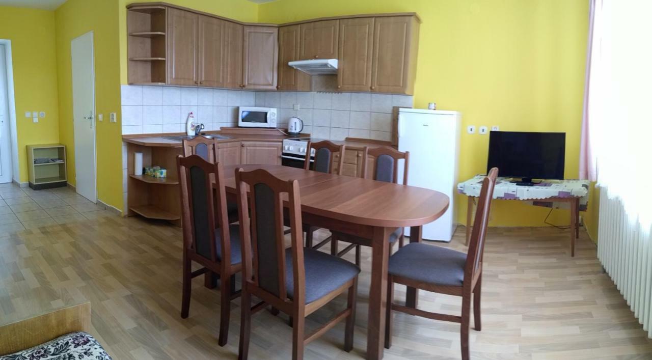 Apartman Utvina Exterior foto